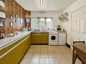 Kitchen- click for photo gallery
